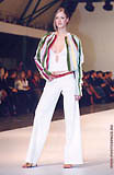  Фоторепортаж о показе коллекции одежды весна-лето 2003 модельера Игоря Чапурина 